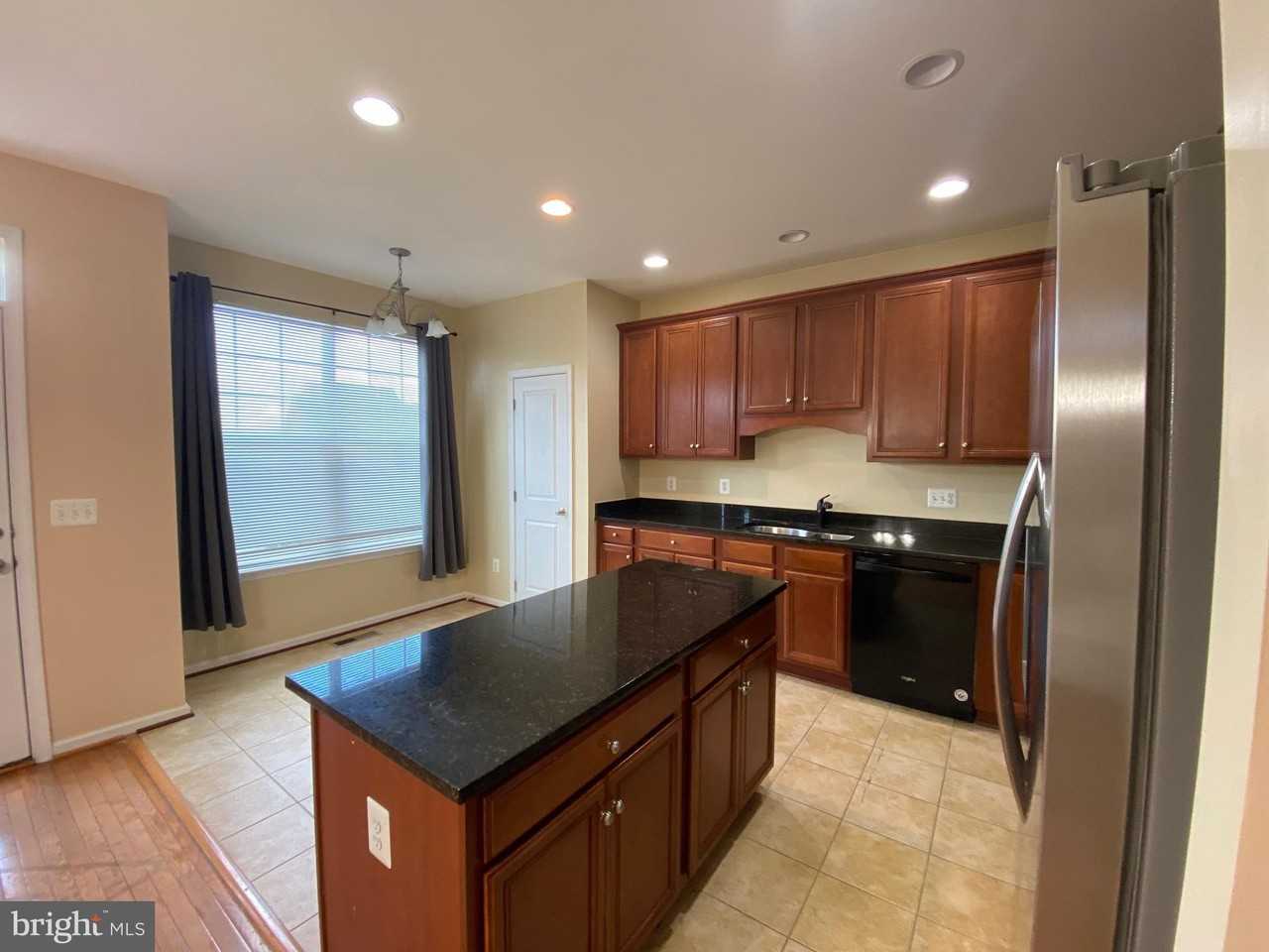 258 Woodstream Blvd - Photo 4 of 16