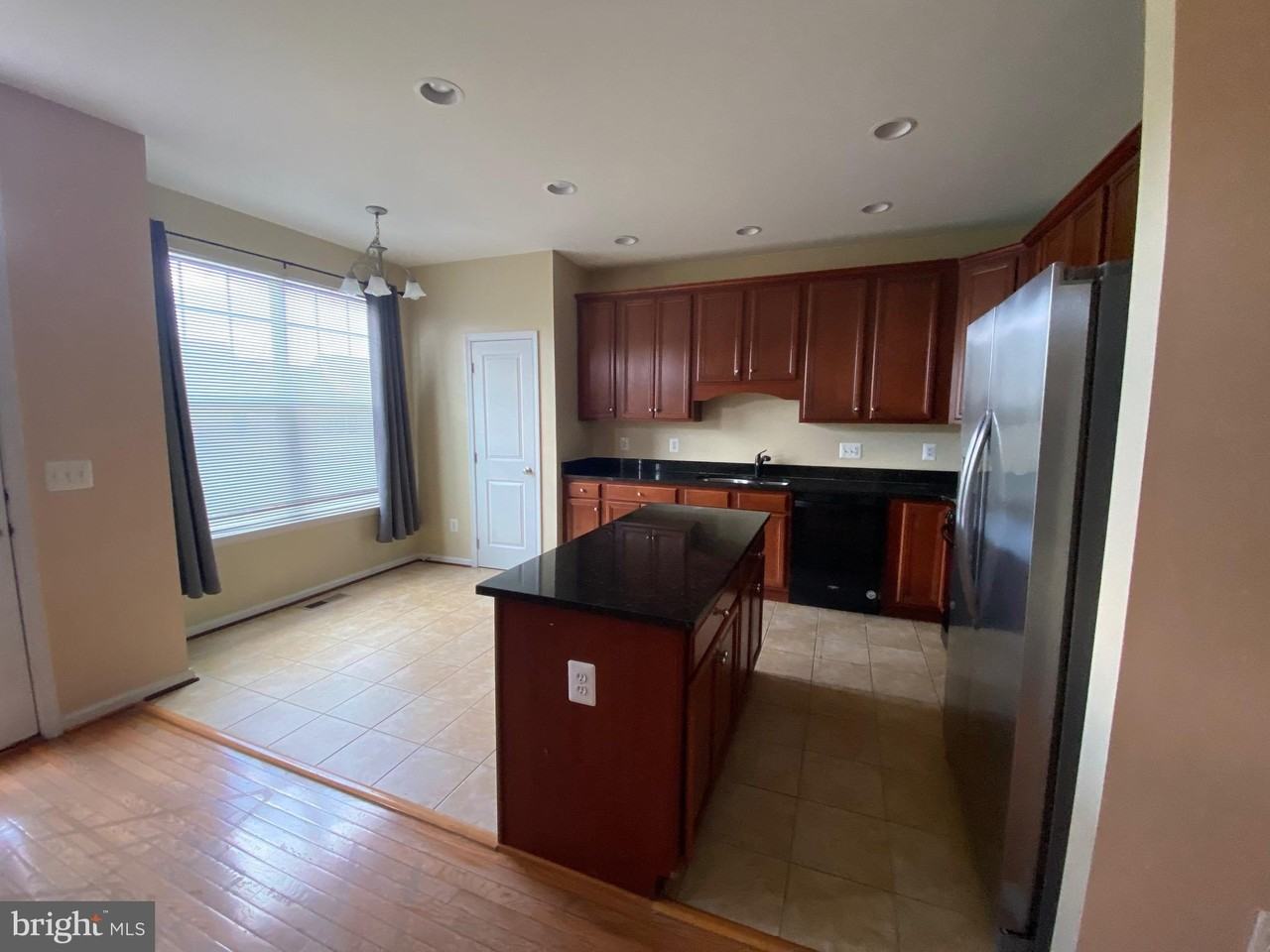 258 Woodstream Blvd - Photo 5 of 16