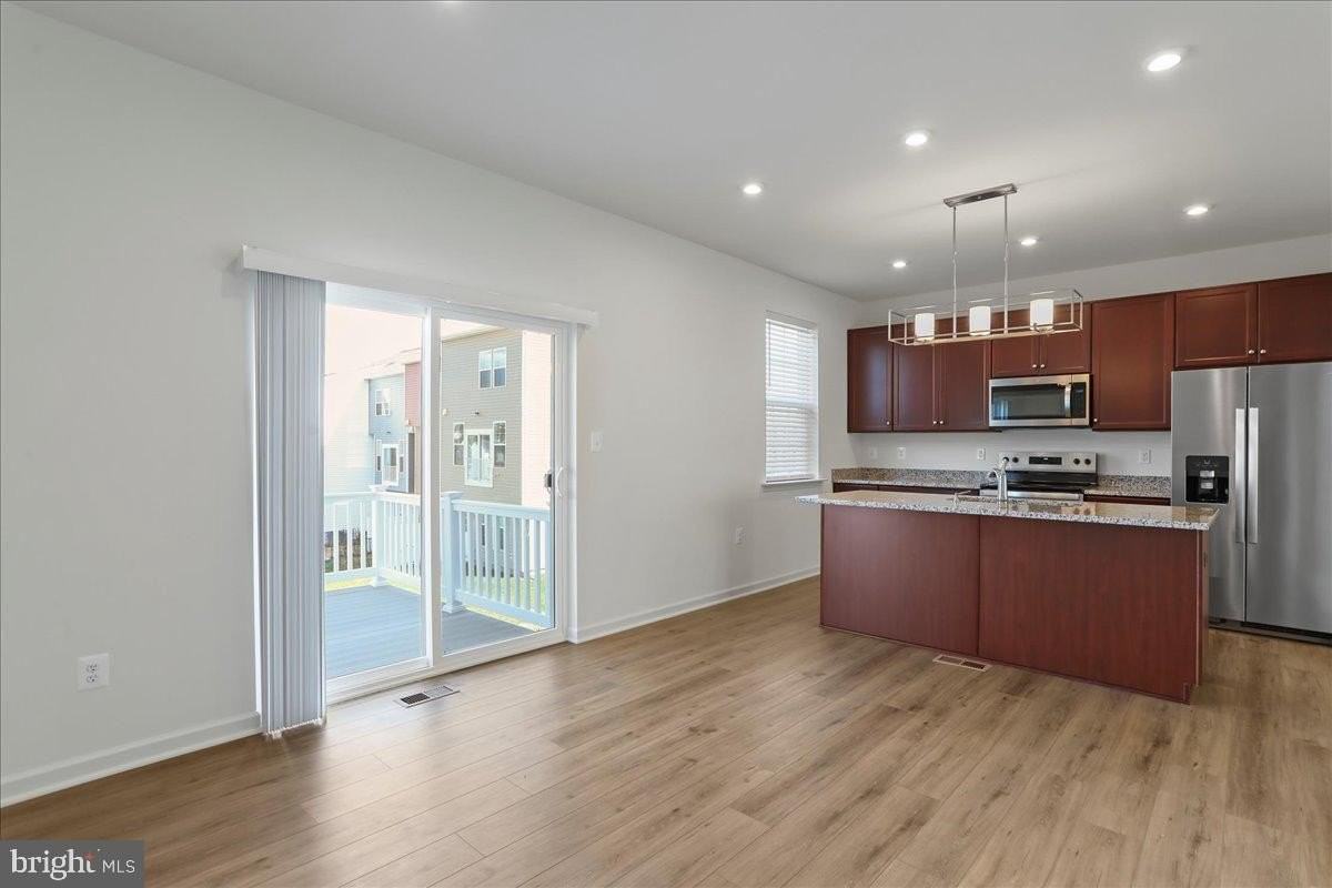 100 Stafford Pl - Photo 6 of 44