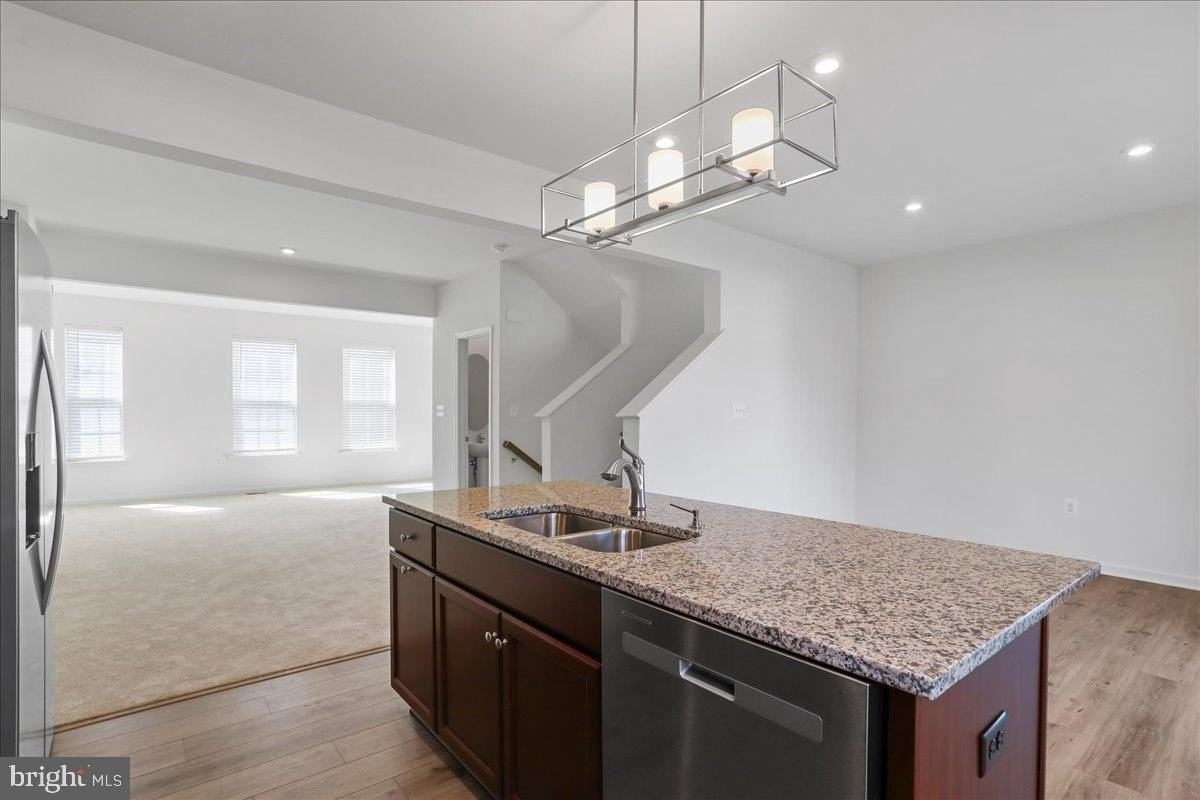 100 Stafford Pl - Photo 7 of 44