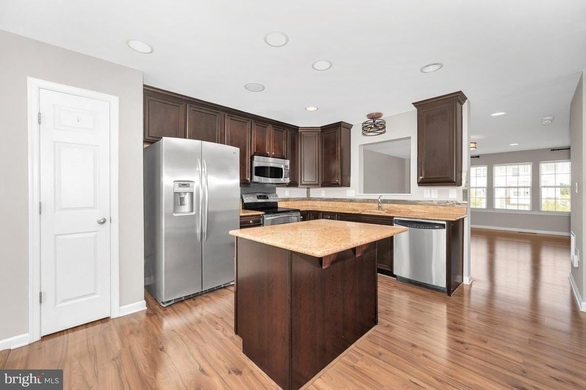 7 New Gate Ct - Photo 3 of 50