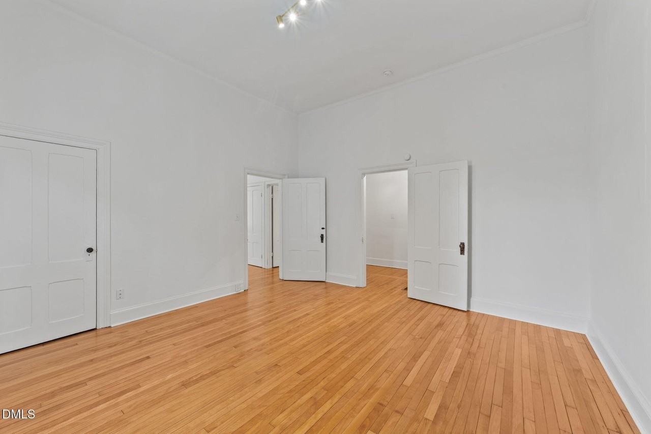 211 N Boylan Ave - Photo 4 of 50