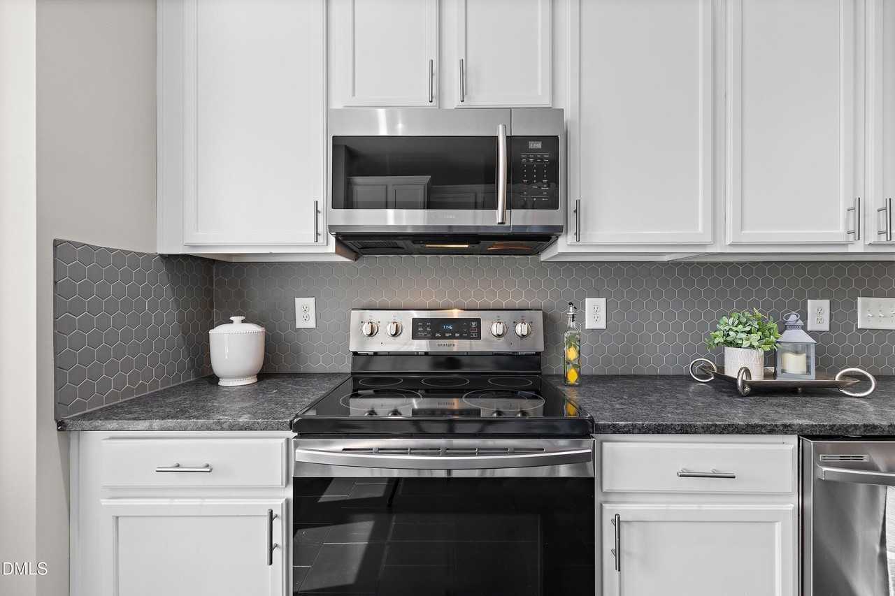 120 Point Comfort Ln - Photo 5 of 48