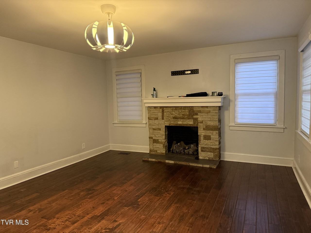 146 E Park Dr - Photo 3 of 25