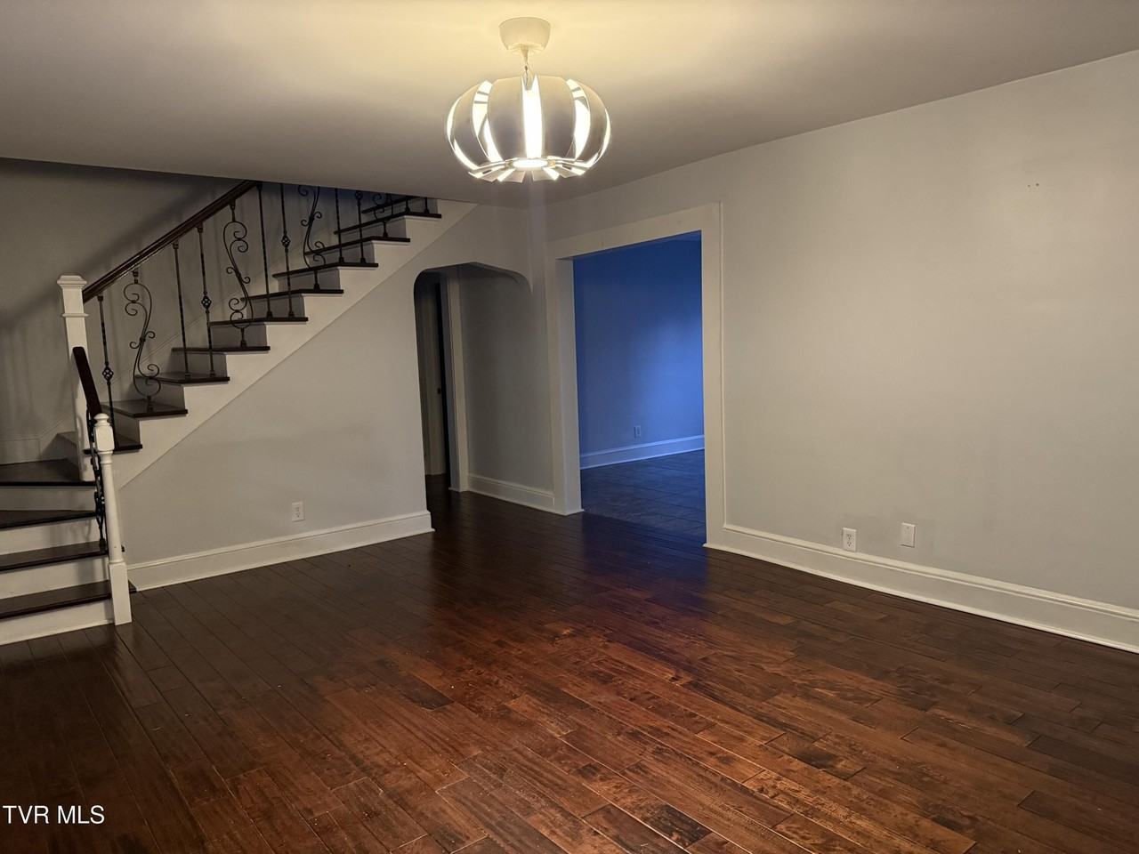 146 E Park Dr - Photo 4 of 25