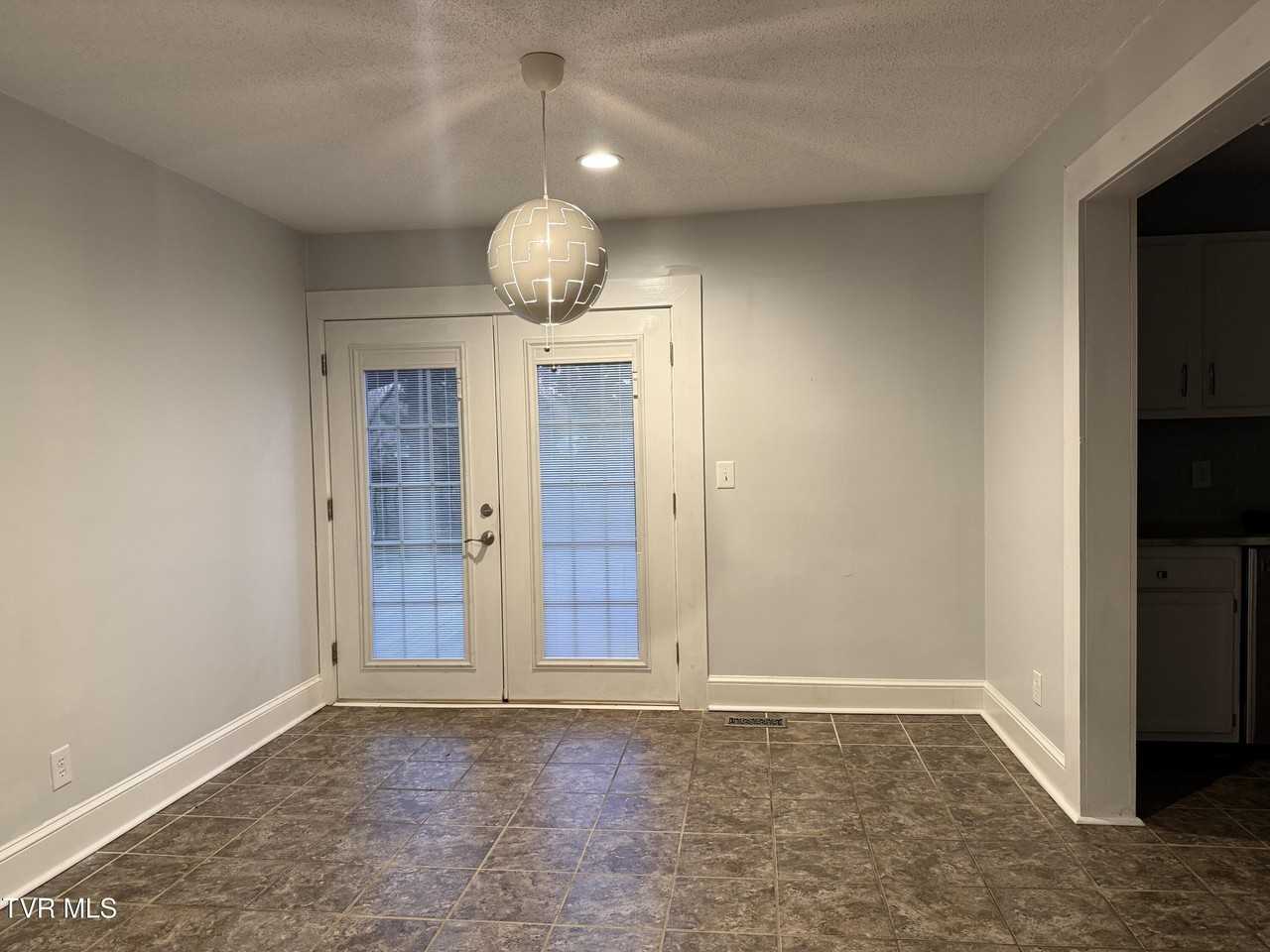 146 E Park Dr - Photo 5 of 25