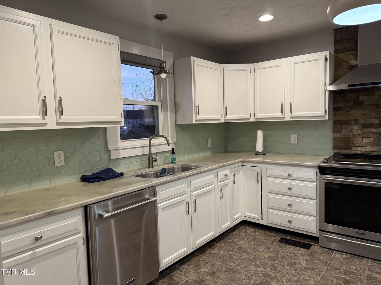 146 E Park Dr - Photo 7 of 25