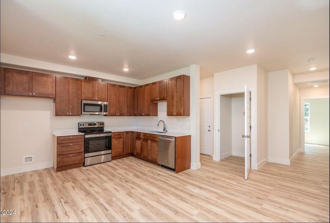 2950 Sw Coho St #1 - Photo 3 of 11