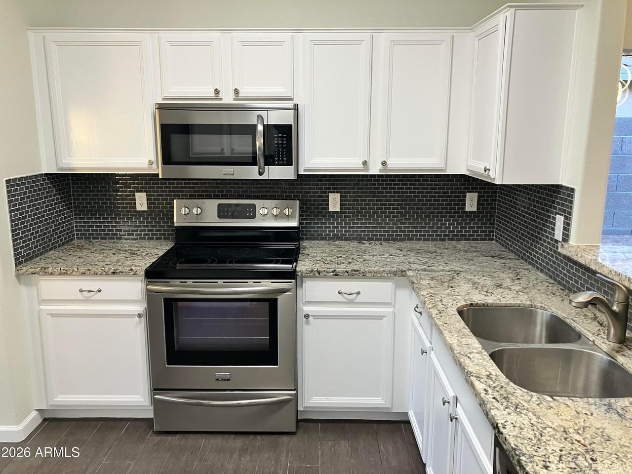 2240 E Aire Libre Ave - Photo 3 of 18
