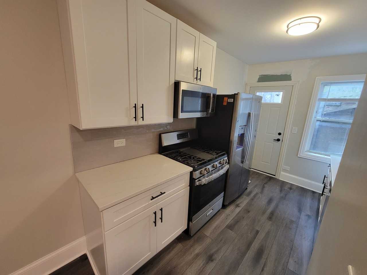 6430 N Richmond St ##2w - Photo 7 of 20