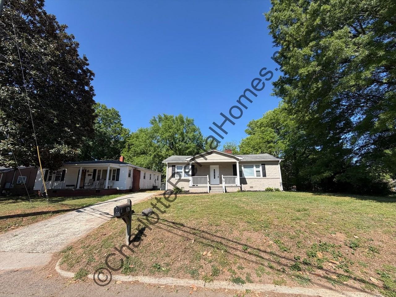 266 Georgia St Sw - Photo 2 of 9
