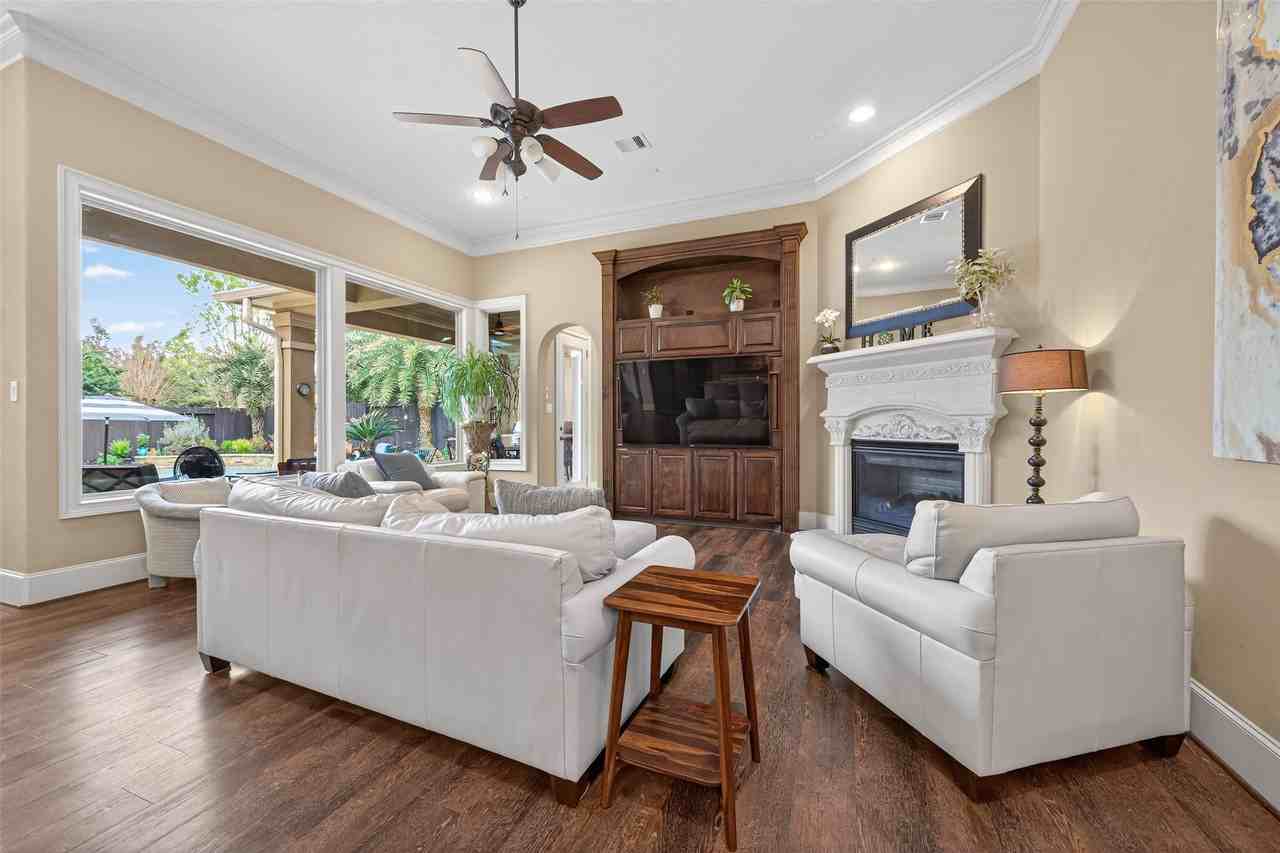 7414 Dayhill Dr - Photo 5 of 50