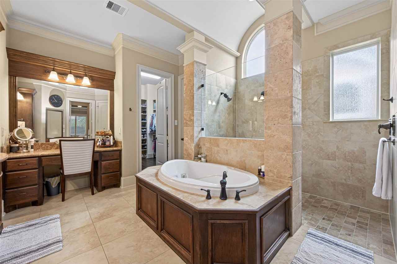 7414 Dayhill Dr - Photo 7 of 50