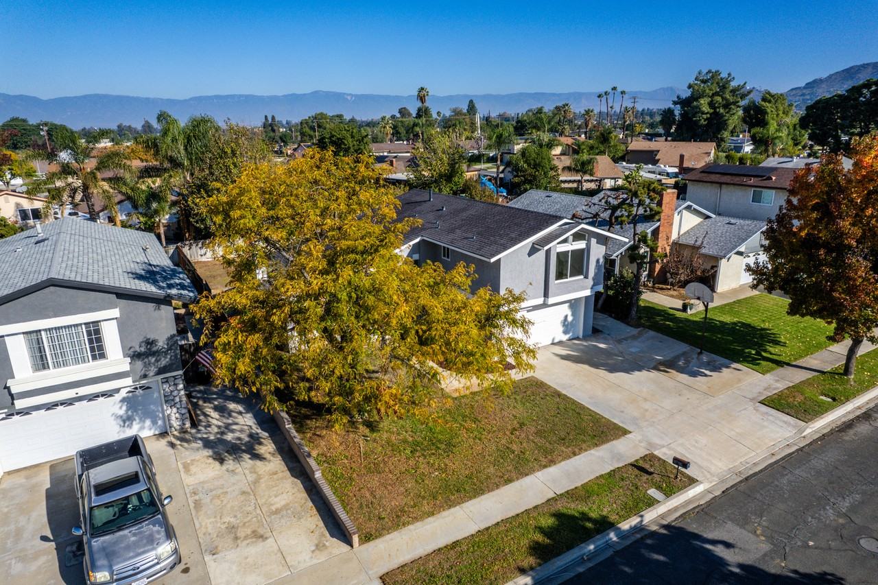 22042 Tanager St - Photo 2 of 44