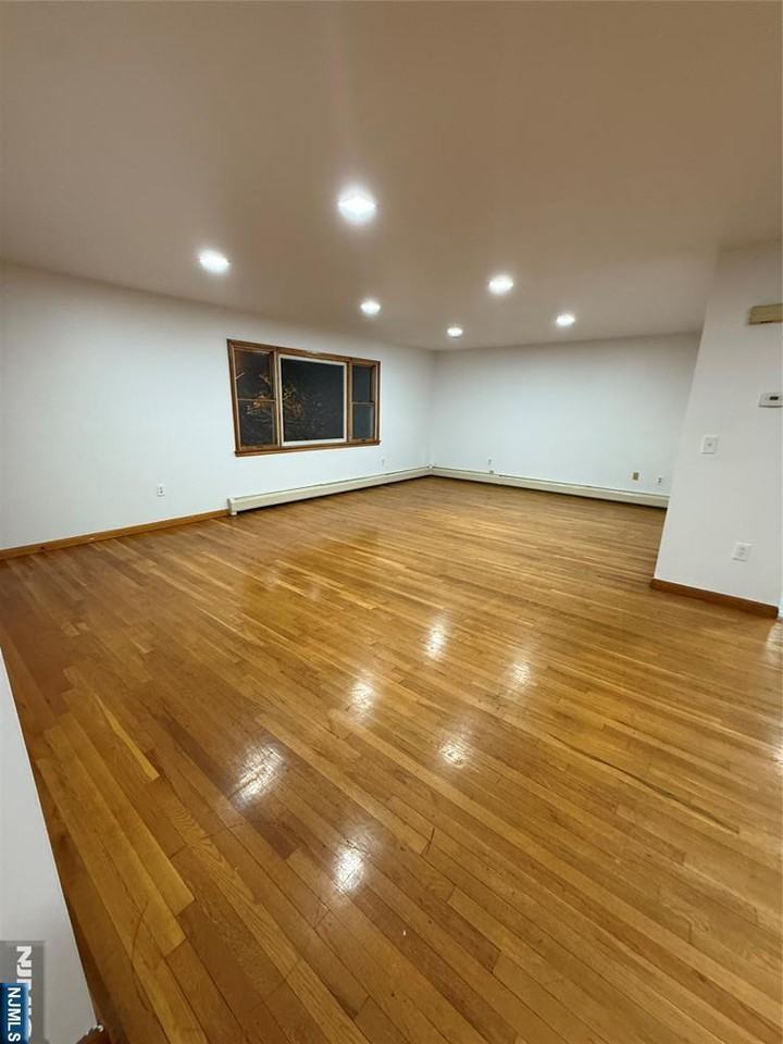 967 E 23rd St ##2 - Photo 4 of 23