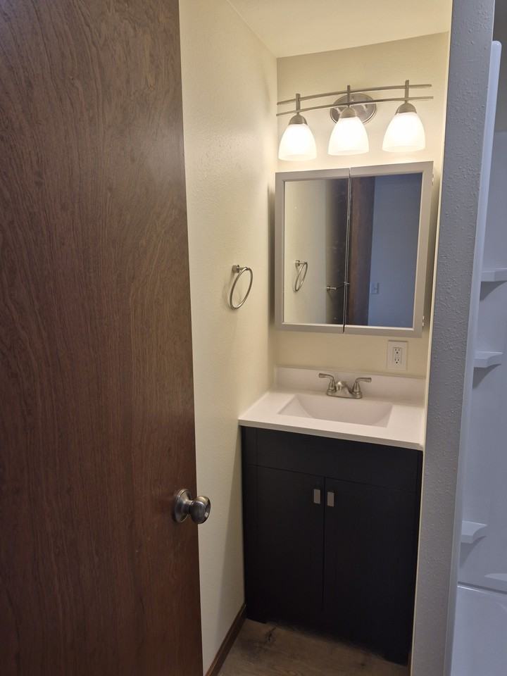 108 E 3rd St #A - Photo 5 of 11