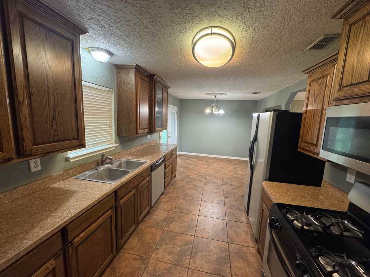 1713 Bingham St #1 - Photo 5 of 8