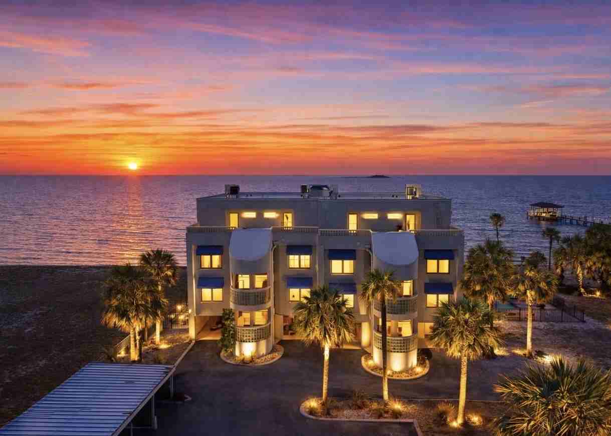 6504 Surfside Blvd - Photo 5 of 42