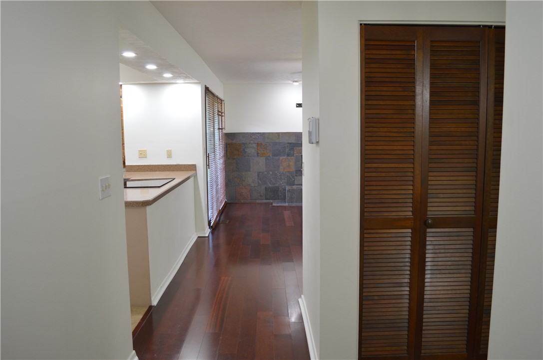 1280 Kentshire Dr - Photo 4 of 32