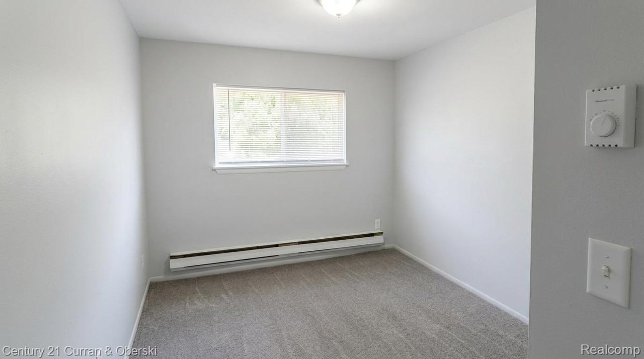 601 Ash St - Photo 5 of 10