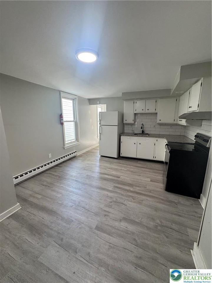 303 E Union St ##1st - Photo 2 of 7