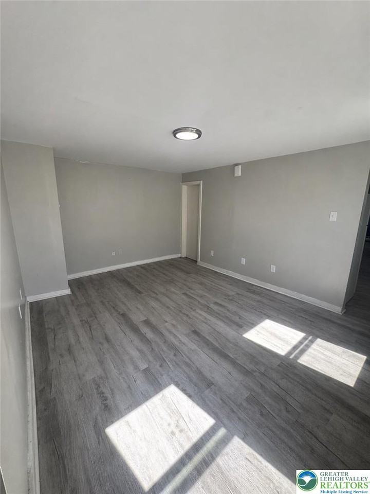 303 E Union St ##1st - Photo 3 of 7