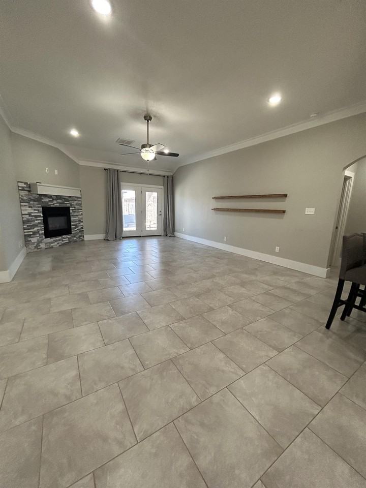 2914 138th St #1 - Photo 2 of 11