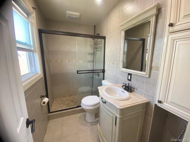 347 W Market St - Photo 3 of 7