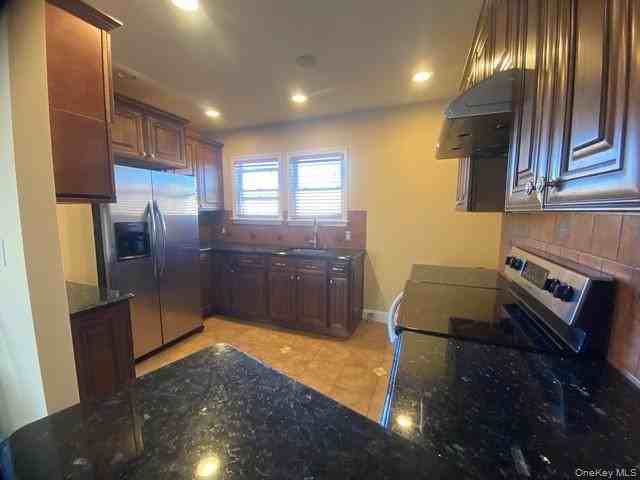 347 W Market St - Photo 6 of 7