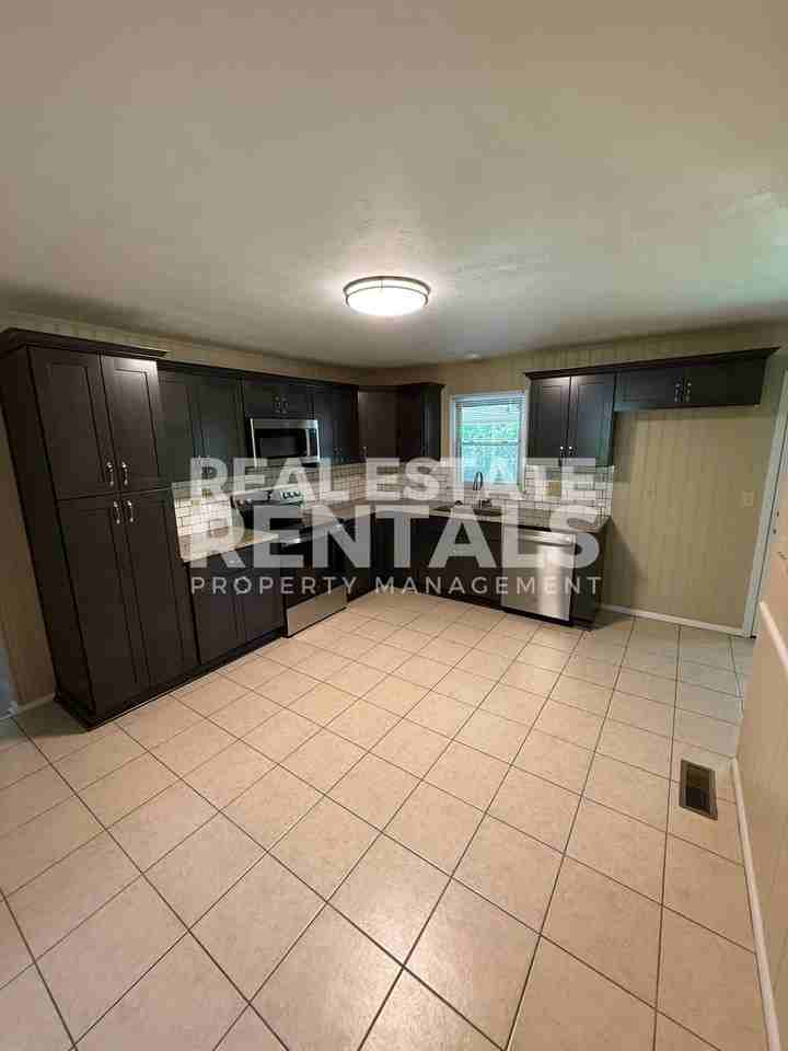 Southhawk Dr #1 - Photo 4 of 18