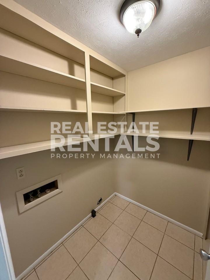 Southhawk Dr #1 - Photo 6 of 18