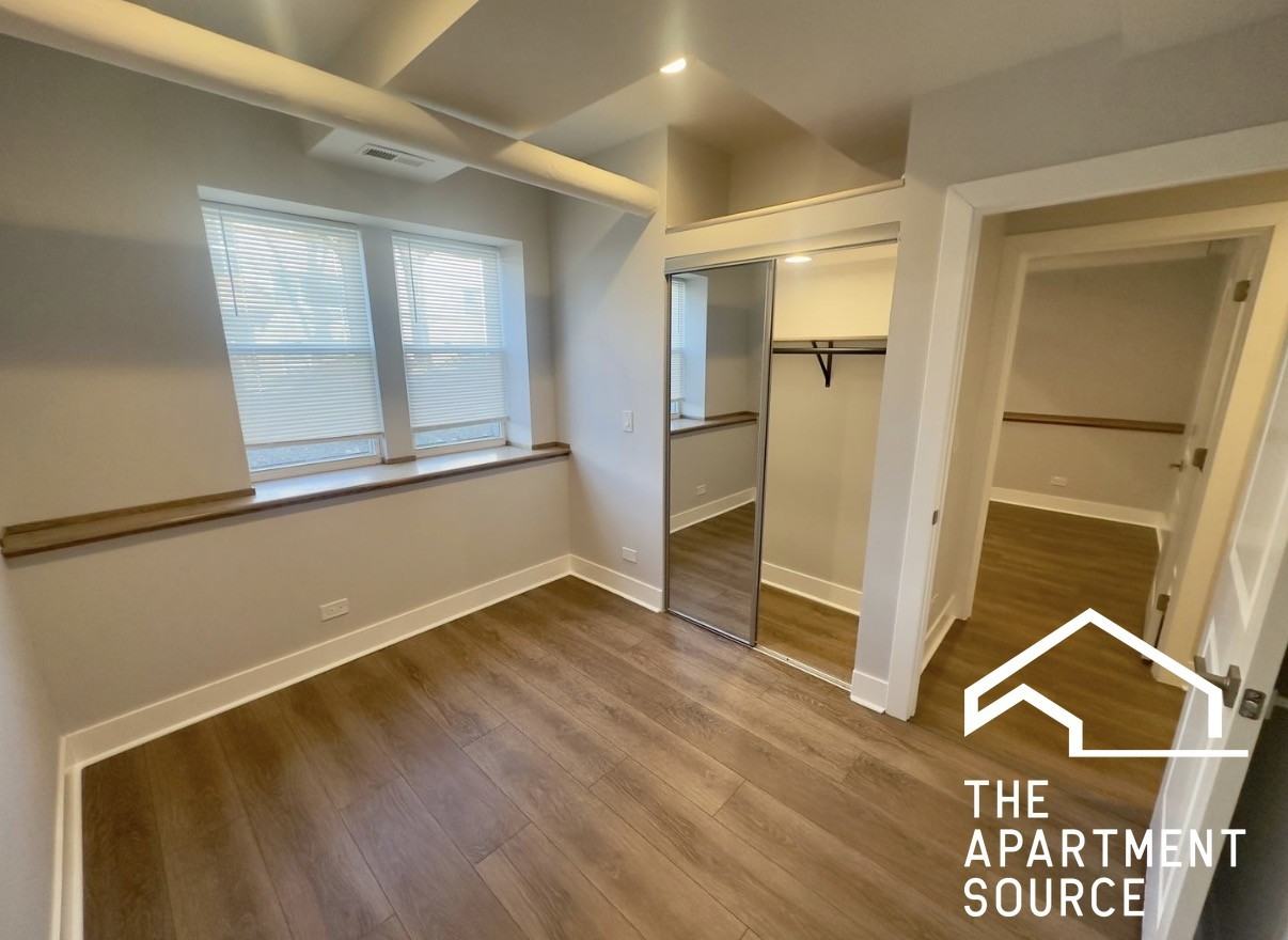 5008 N Springfield Ave #G - Photo 4 of 10