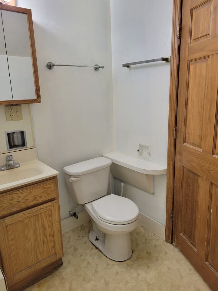 402 1/2 N 2nd Ave #2 - Photo 7 of 12