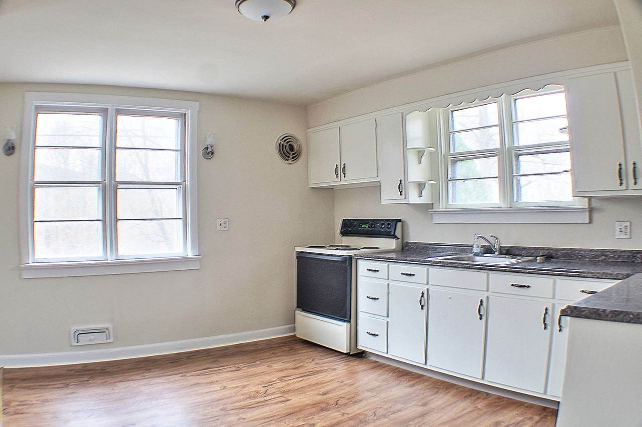 43 43 Beckers Grove Road - Photo 2 of 12