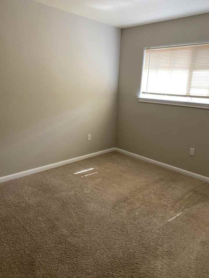 Duplex For Lease - Photo 3 of 46