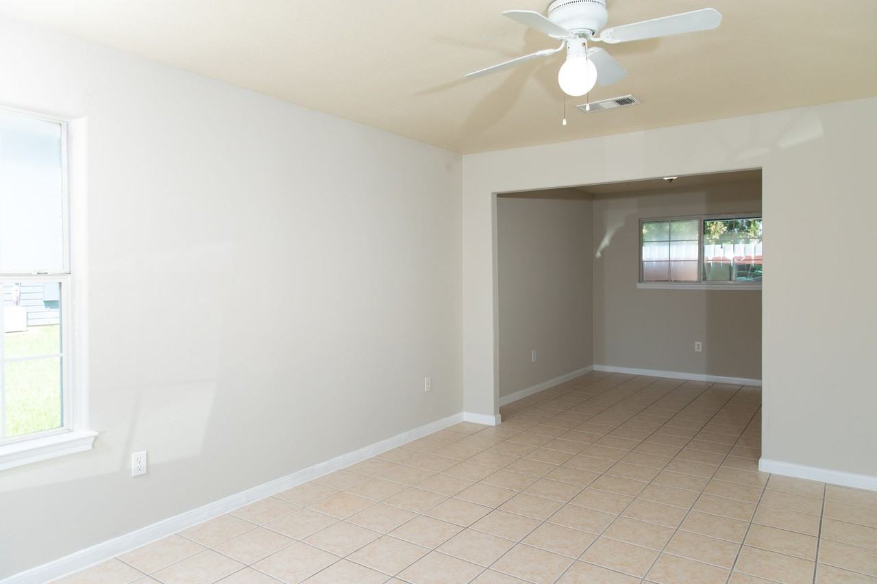 Duplex For Lease - Photo 7 of 46