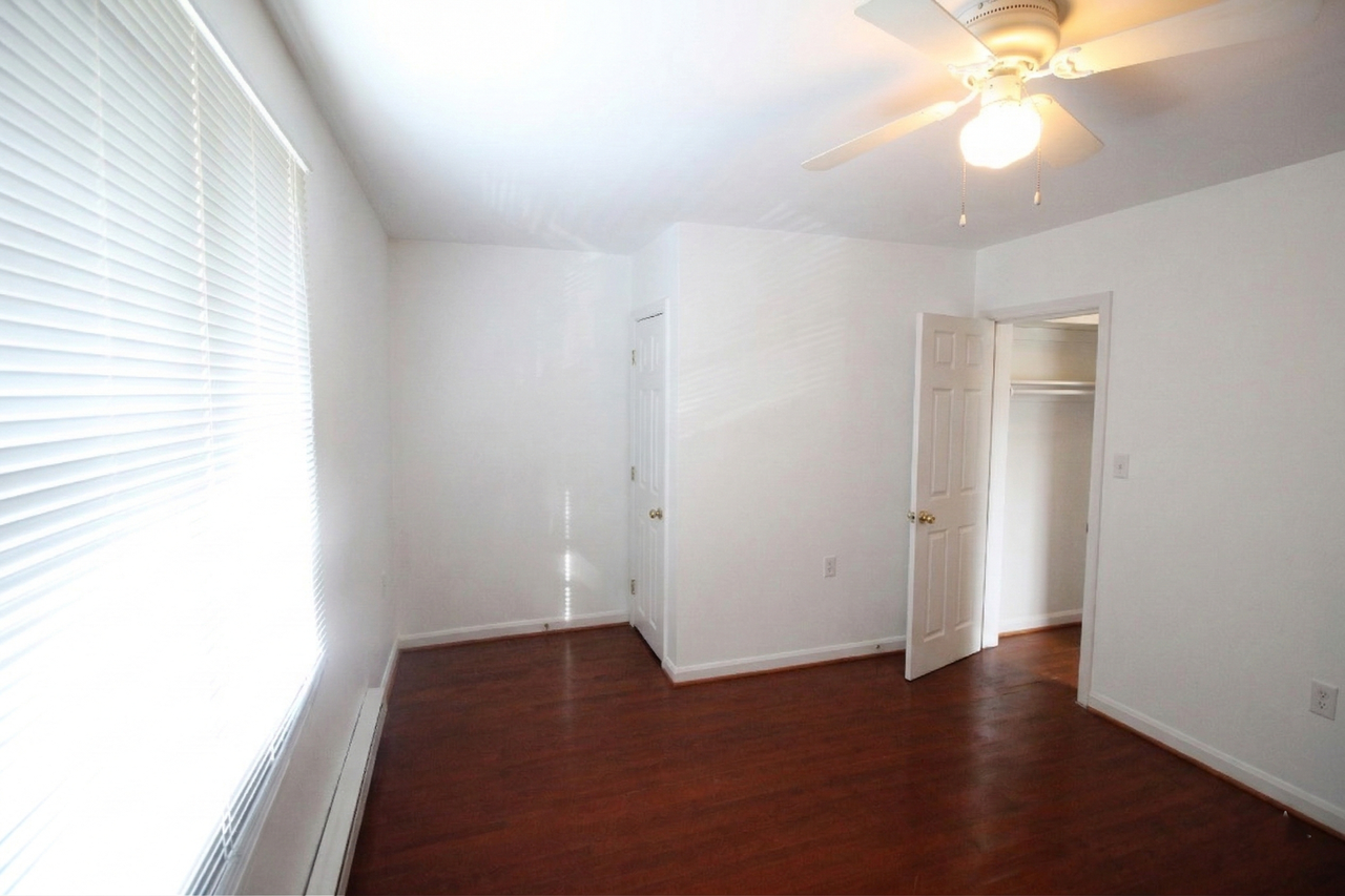 4111 8th St - Photo 3 of 6