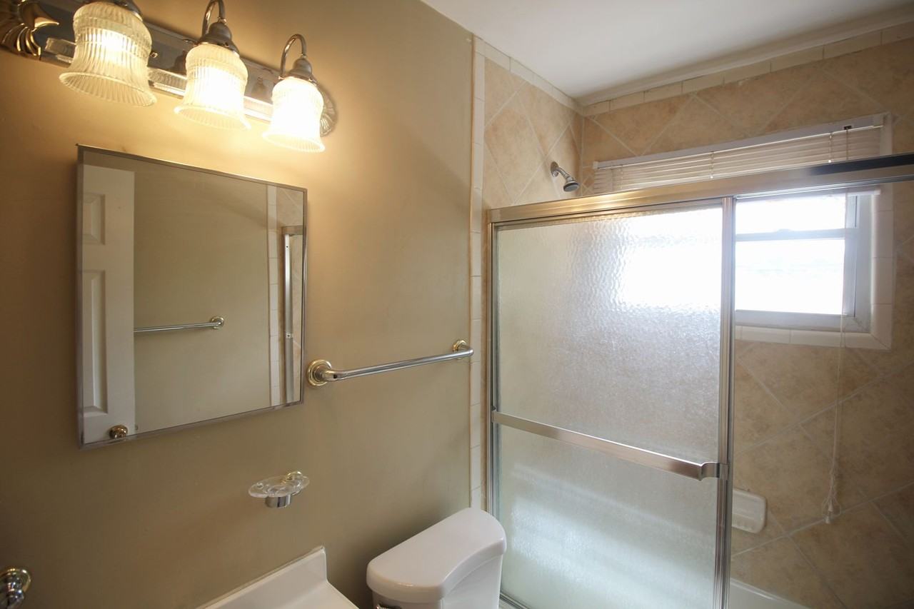 4111 8th St - Photo 5 of 6