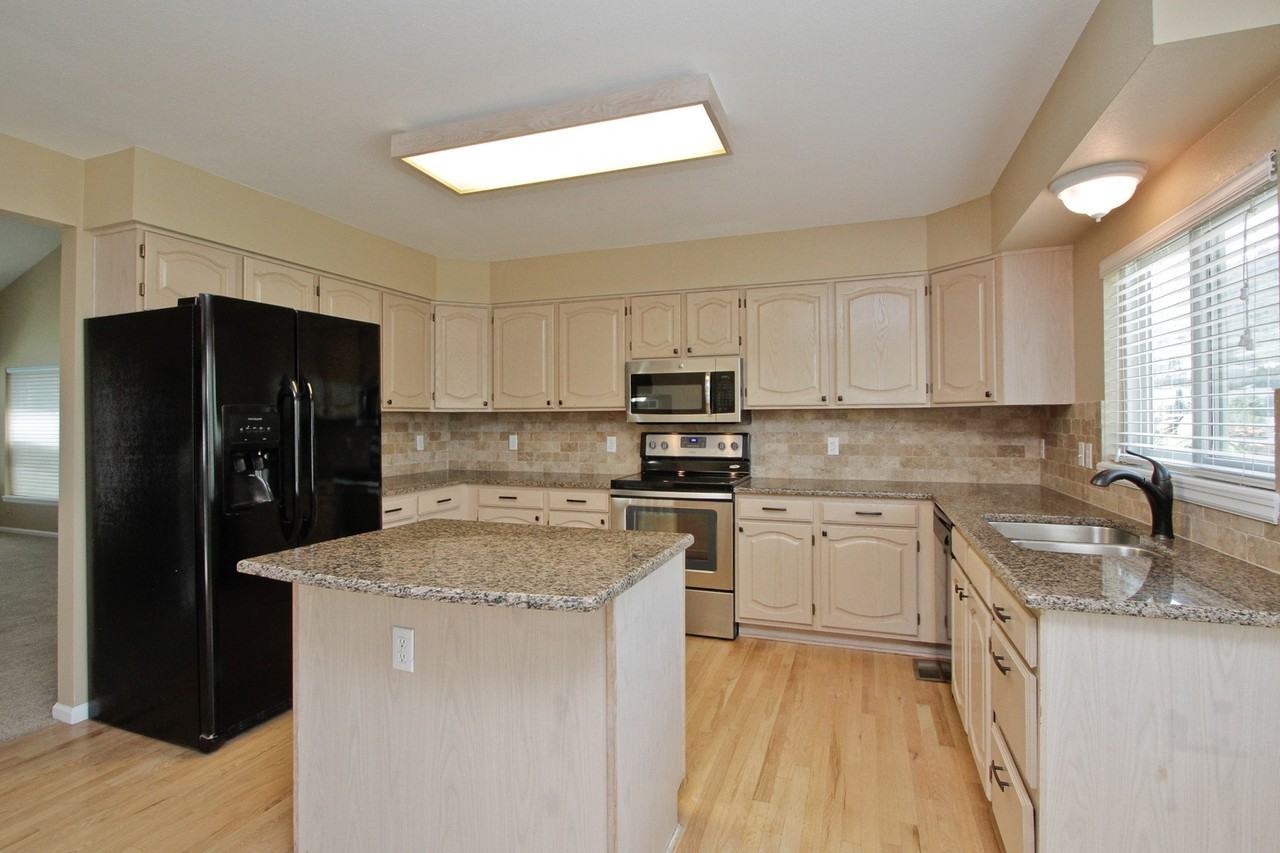 657 Somerset Dr - Photo 5 of 23