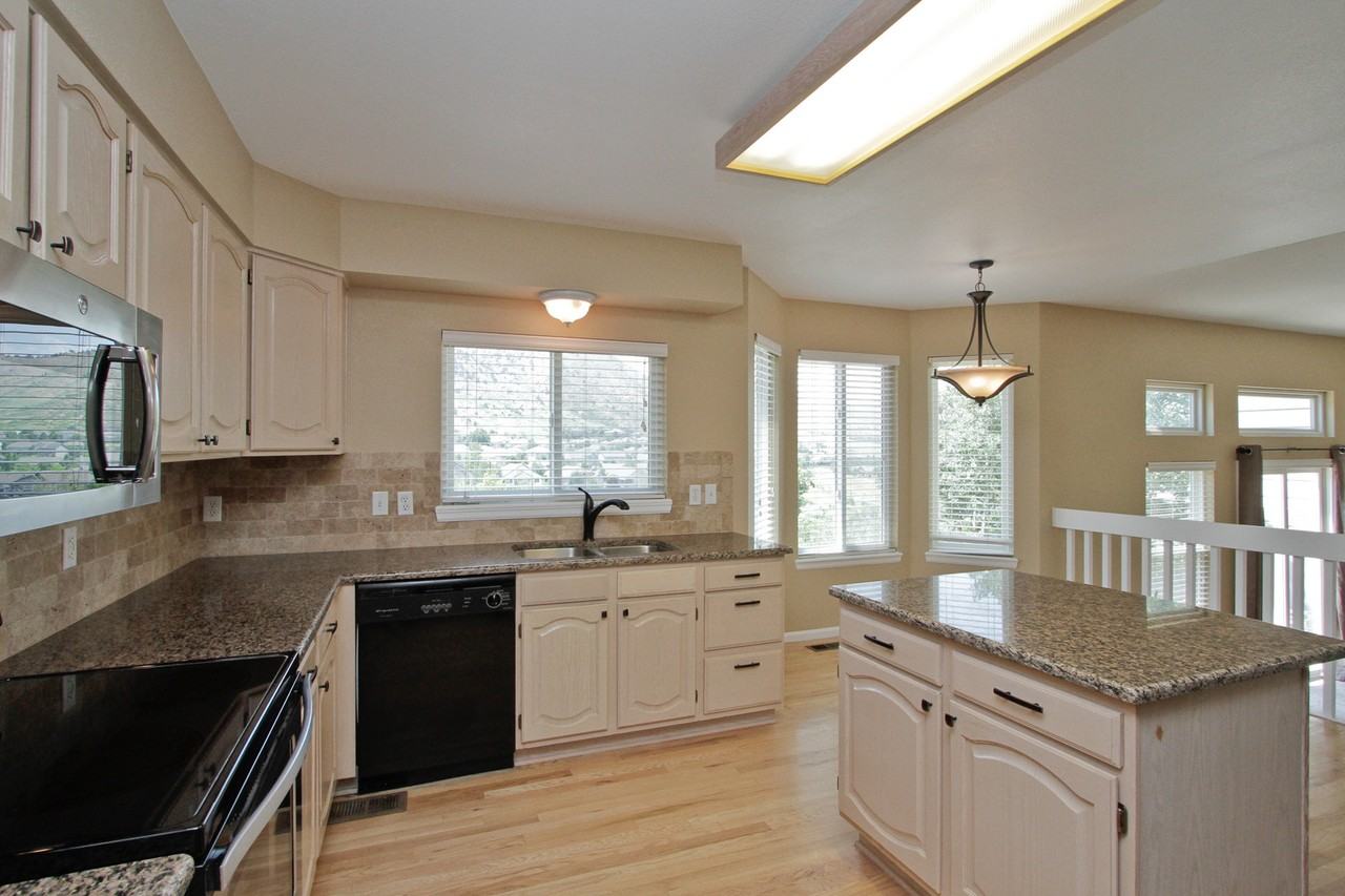 657 Somerset Dr - Photo 6 of 23