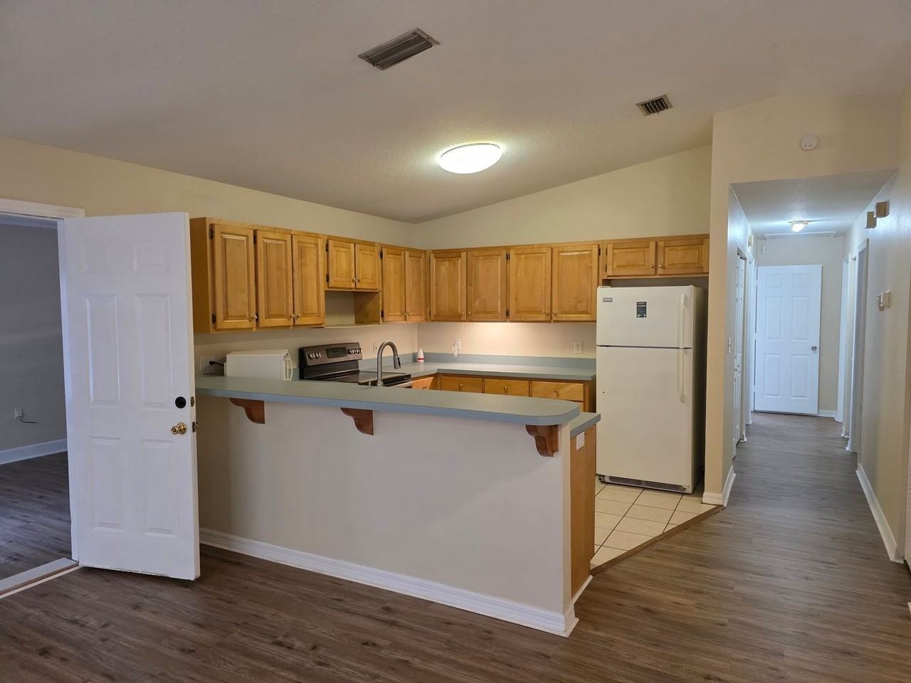 601 Sw Naha St - Photo 3 of 22