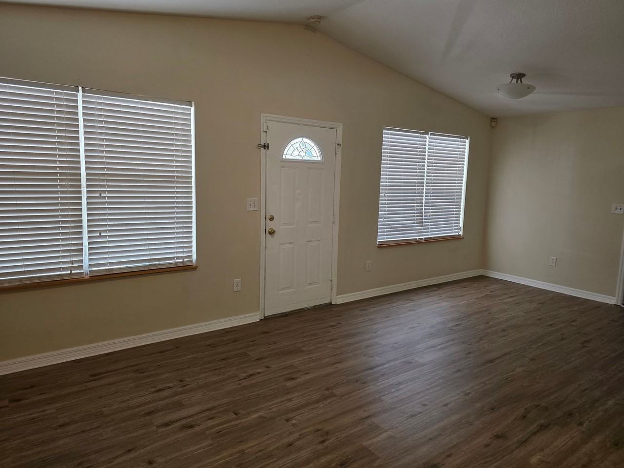 601 Sw Naha St - Photo 5 of 22