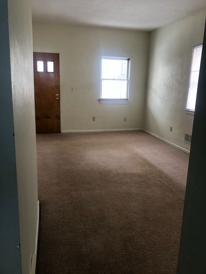 612 W Carpenter St - Photo 6 of 10