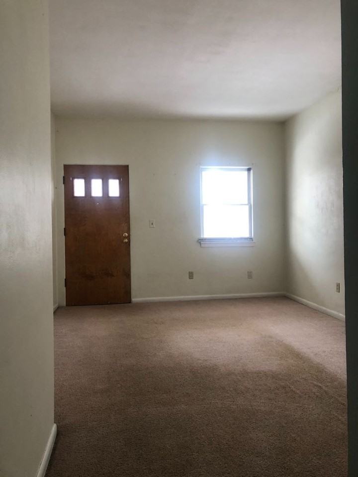 612 W Carpenter St - Photo 7 of 10