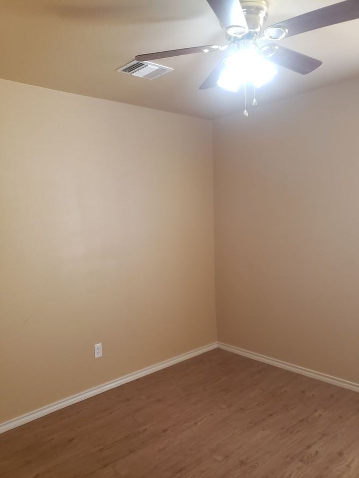 2102 Se 45th Ave - Photo 5 of 12