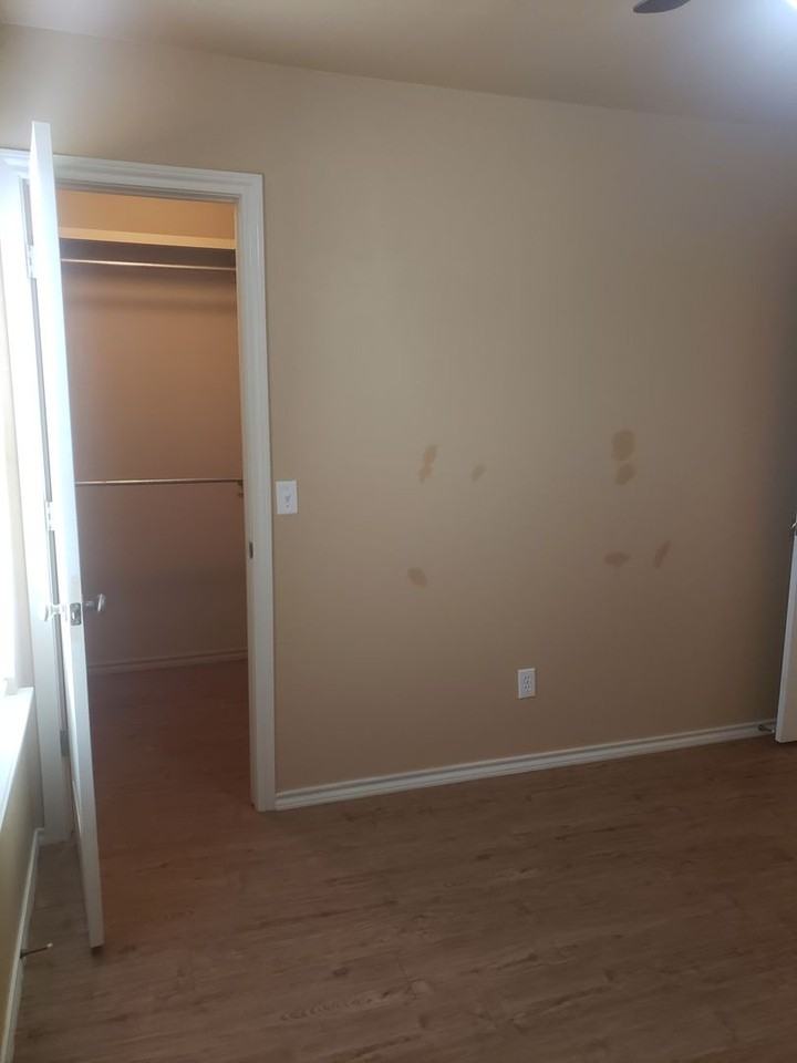 2102 Se 45th Ave - Photo 6 of 12