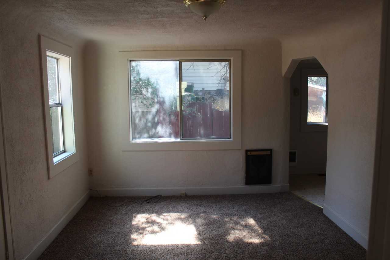 1518 Siskiyou St - Photo 2 of 18