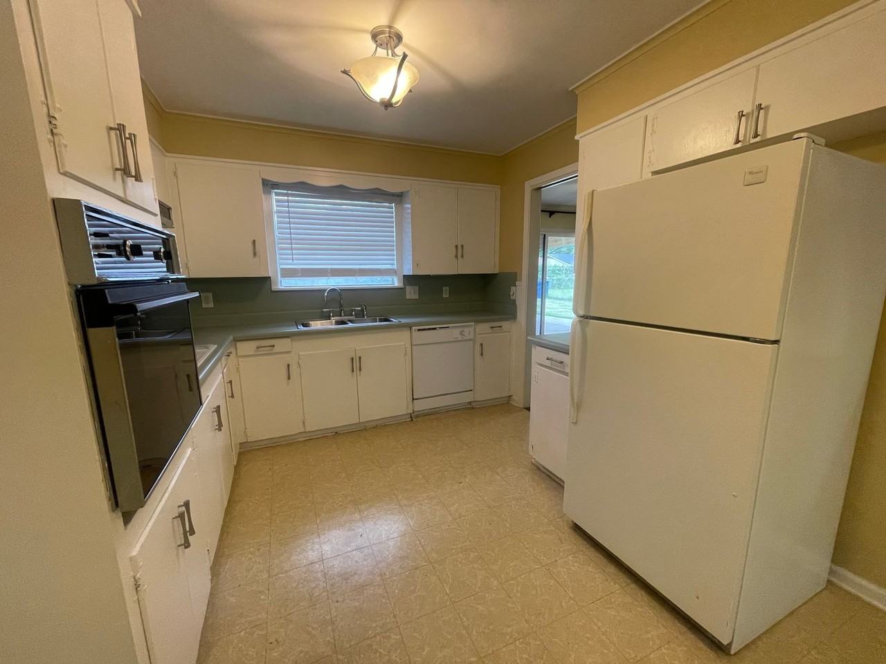 346 Wayne Dr - Photo 4 of 14