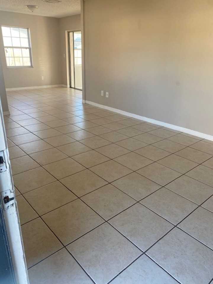 2931 Keesler St - Photo 2 of 10