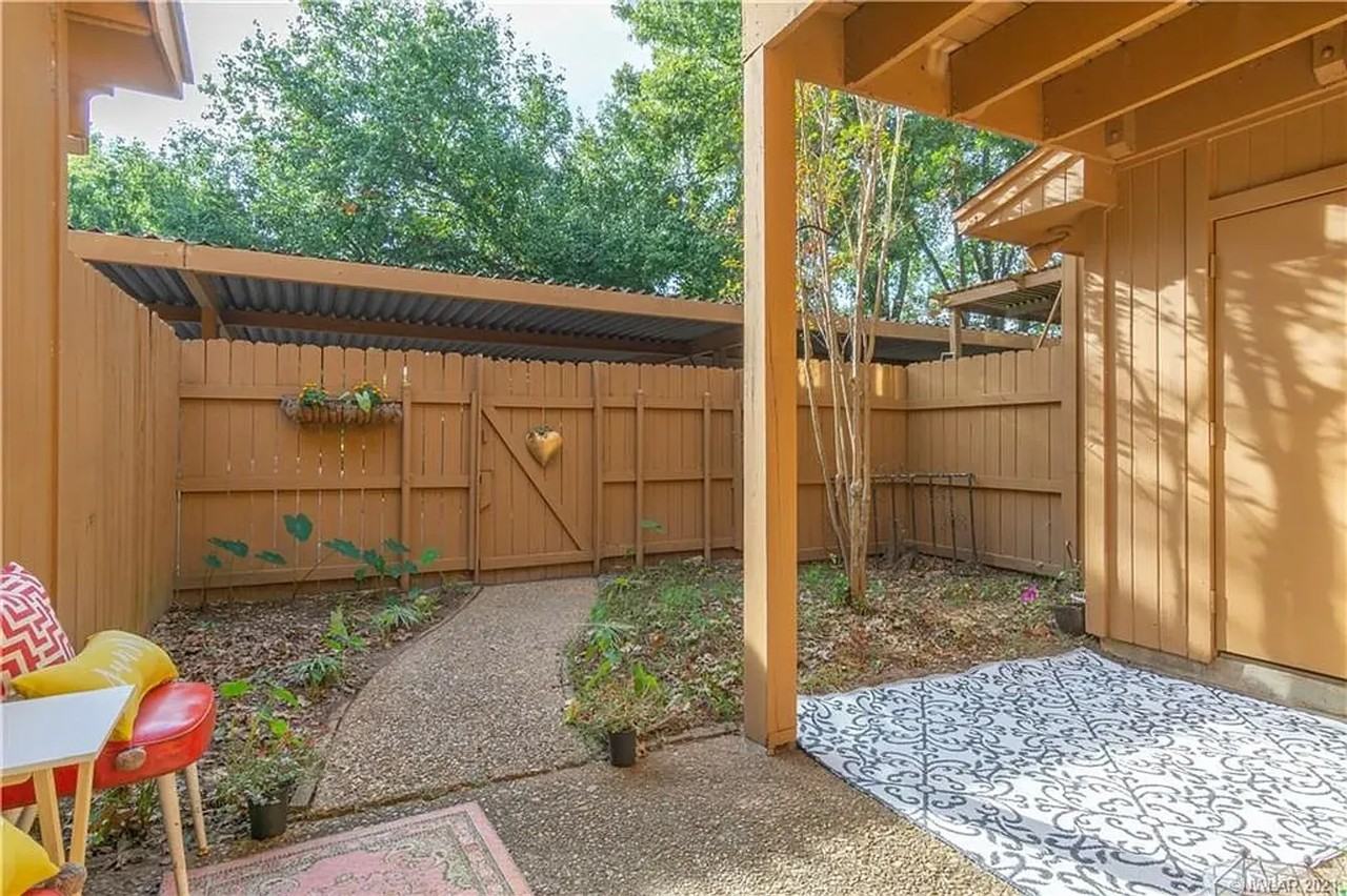 3206 Eastwood Dr - Photo 2 of 19